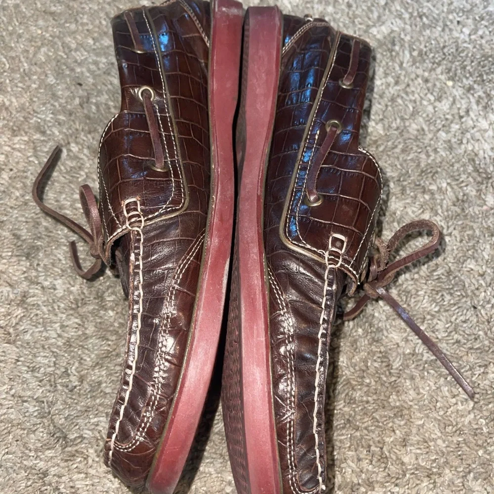 Brown Leather Boat Shoes with Textured Finish‎